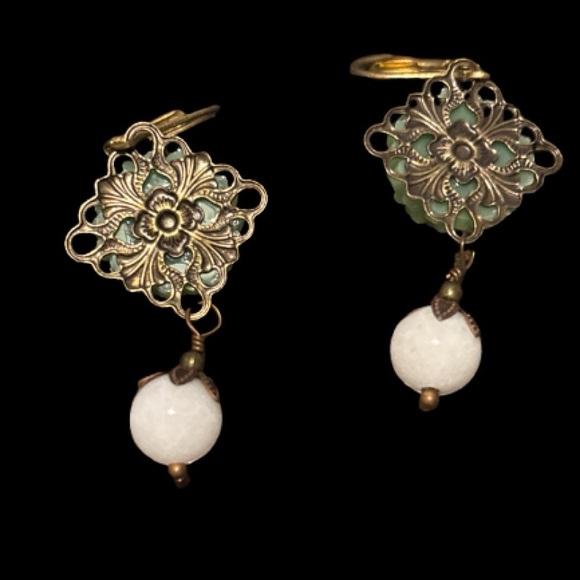 Michelle Ann Elegant Green and White Floral Earrings - Picture 5 of 6